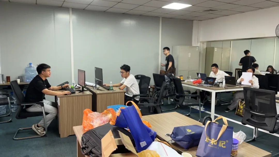 《致敬，奋斗的青春》