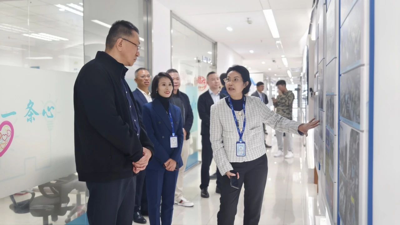 龙8头号玩家集团｜东莞市南城街道党政代表团来访，调研数字化转型与智能化发展